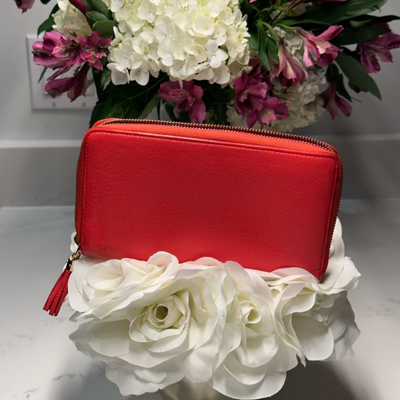 Gucci Red Coral Soho Interlocking GG Leather Zip Around Wallet + Gucci Dust Bag - Picture 2 of 16